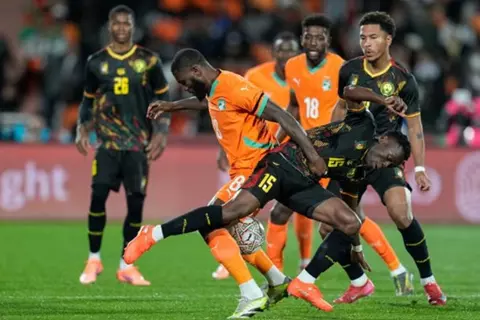 التعادل يحسم قمة الكاميرون وكوت ديفوار في أمم أفريقيا